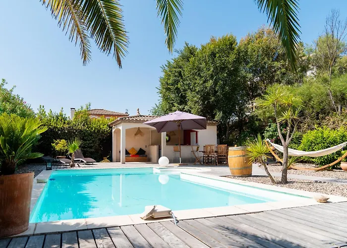 Andria Family-friendly Trampoline & Pool فيلة *