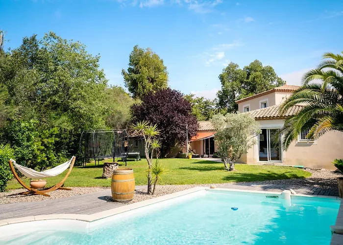 Andria Family-friendly Trampoline & Pool فيلة بزييه