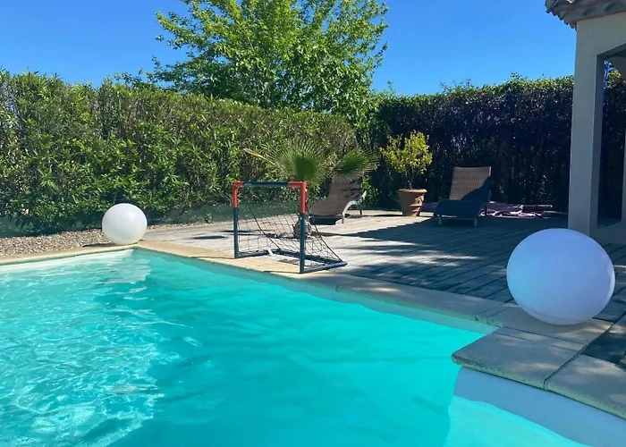 Andria Family-friendly Trampoline & Pool فيلة