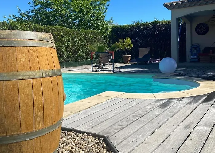 فيلة Andria Family-friendly Trampoline & Pool بزييه